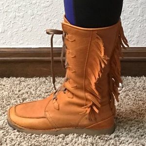 ART Unique Spanish fringed moccasin leather boots